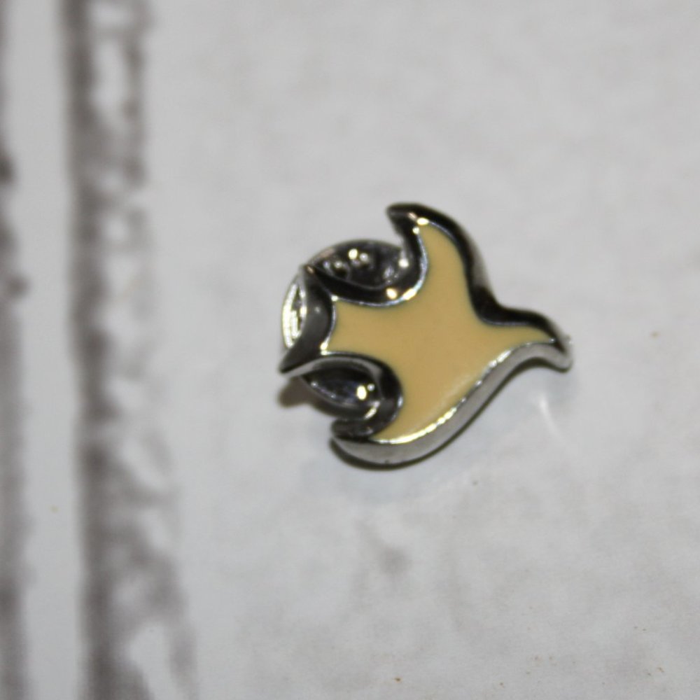 🕊️ Vintage Silver & Cream Dove Lapel Pin · 0.75"